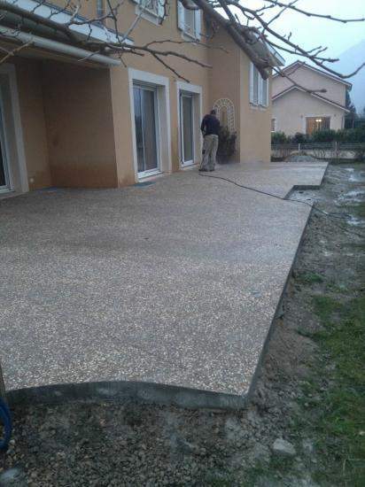 Cour en béton désactivé Saint-Quentin-sur-Isère