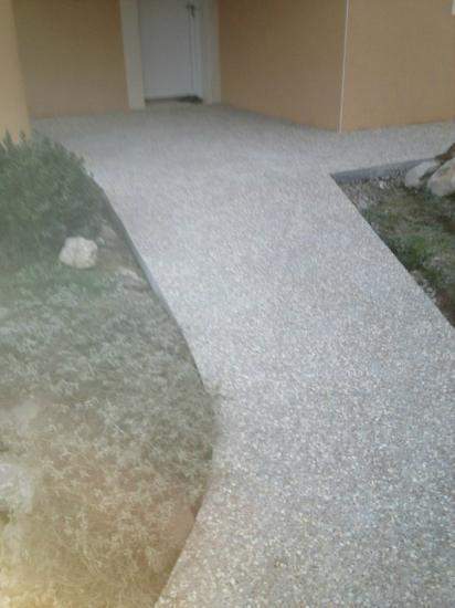 Allée en béton désactivé Saint-Quentin-sur-Isère