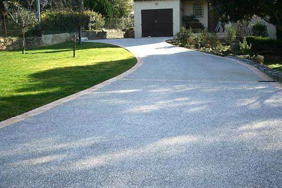 Allée en béton désactivé Saint-Quentin-sur-Isère